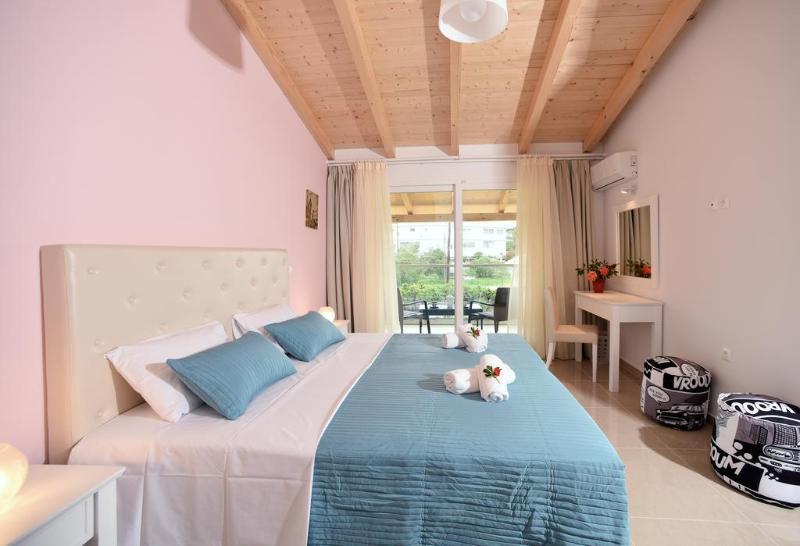 Palapart Gikas Suites And Studios Gouviá Exterior foto