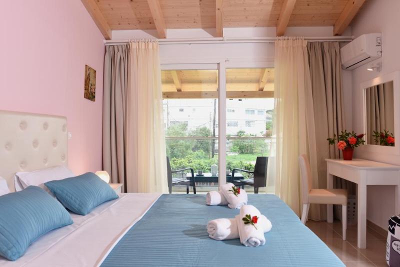 Palapart Gikas Suites And Studios Gouviá Exterior foto