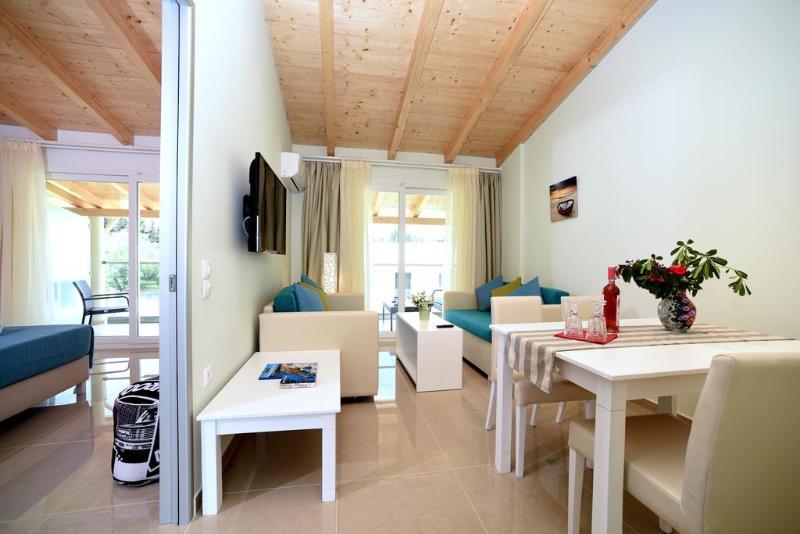 Palapart Gikas Suites And Studios Gouviá Exterior foto