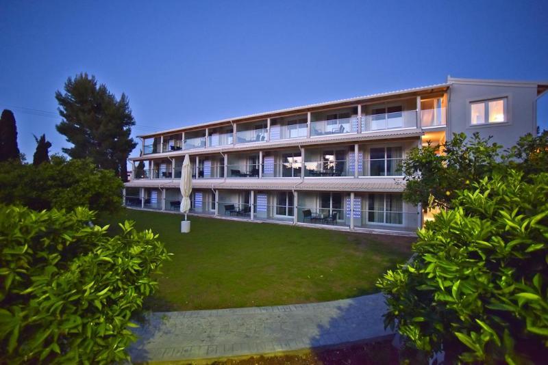 Palapart Gikas Suites And Studios Gouviá Exterior foto
