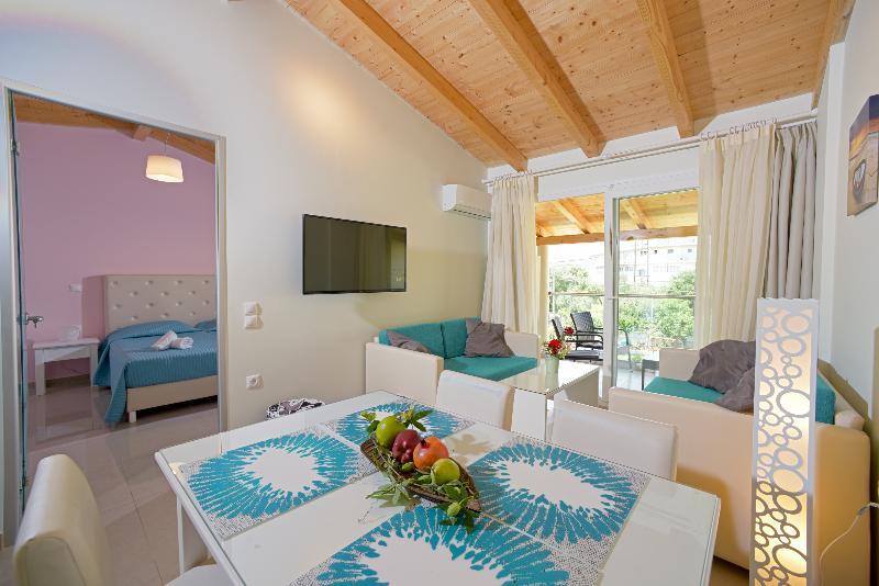 Palapart Gikas Suites And Studios Gouviá Exterior foto