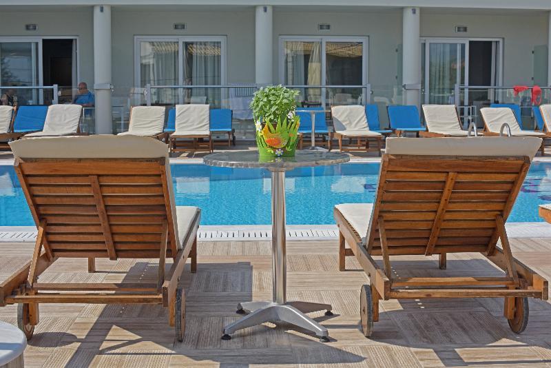 Palapart Gikas Suites And Studios Gouviá Exterior foto